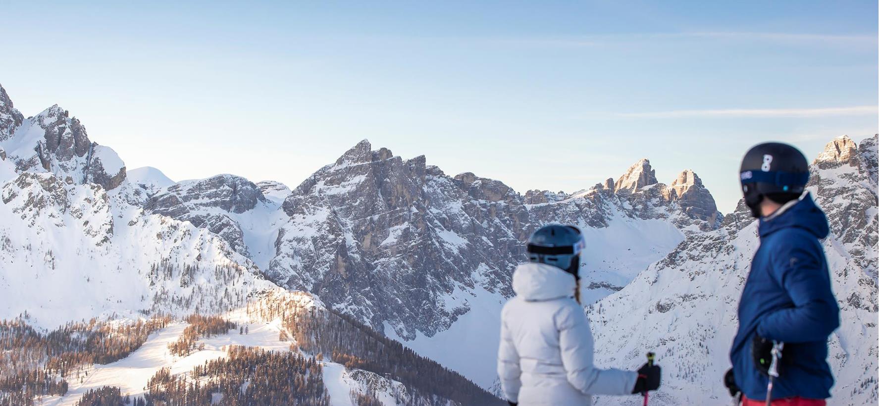 Escursione con gli sci nell'area innevata delle Tre Cime.