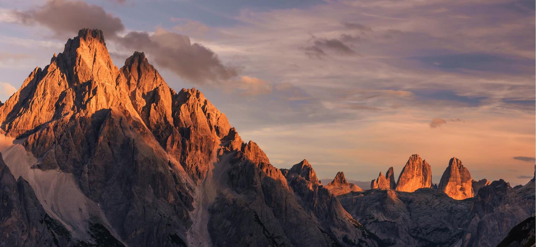 Panoramic view of the Tre Cime di Lavaredo in the Dolomites with an alpine landscape in the evening light.