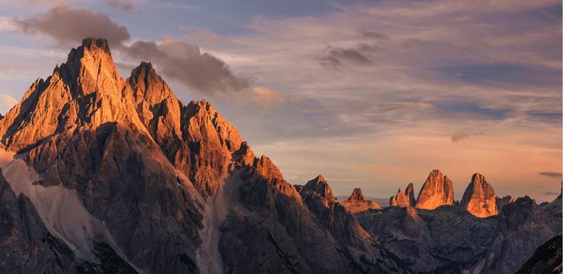 Panoramic view of the Tre Cime di Lavaredo in the Dolomites with an alpine landscape in the evening light.