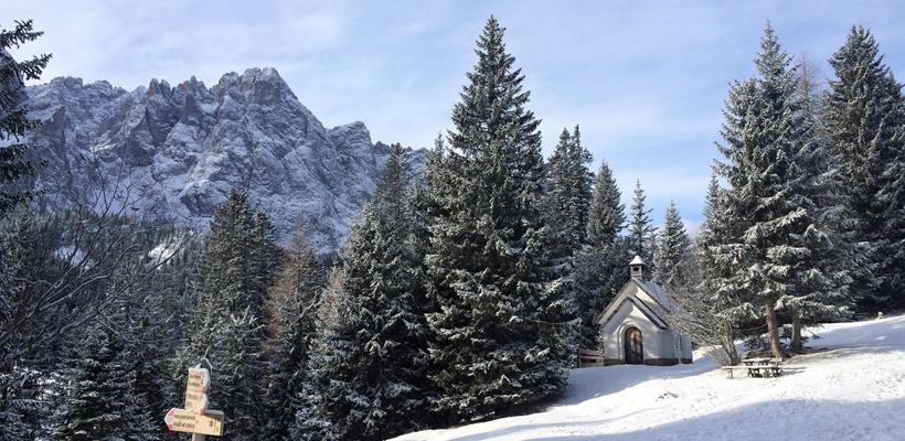 Waldkapelle im Winter